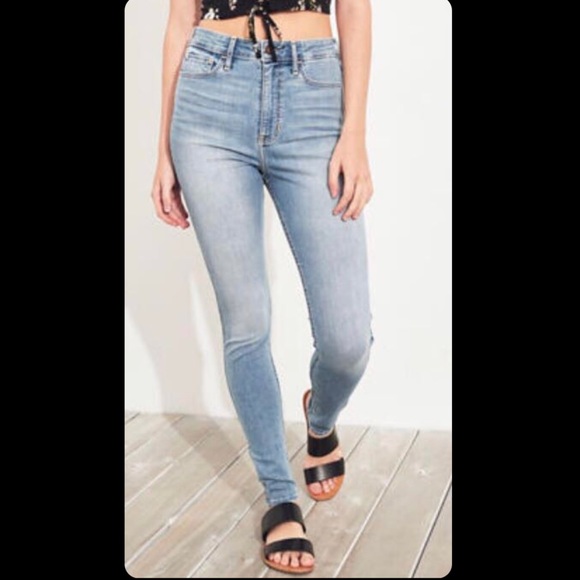Hollister Jean - Picture 2 of 5